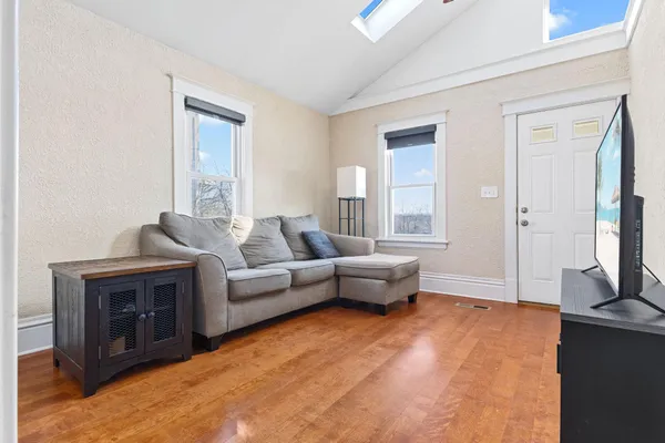 $300,000 | 2433 Youngman Avenue West, St. Paul, MN 55116