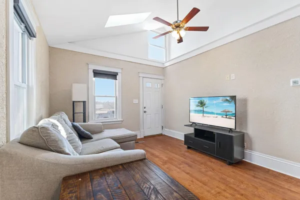 $300,000 | 2433 Youngman Avenue West, St. Paul, MN 55116