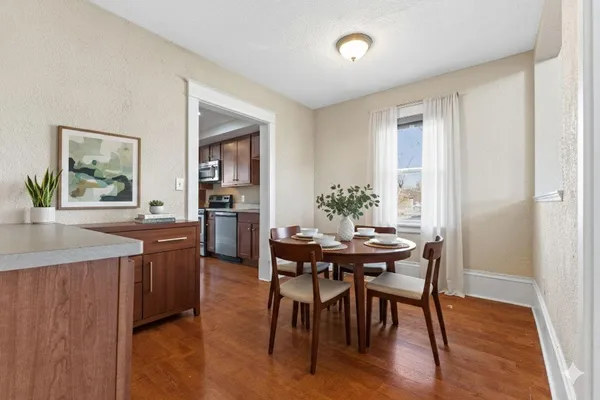 $300,000 | 2433 Youngman Avenue West, St. Paul, MN 55116