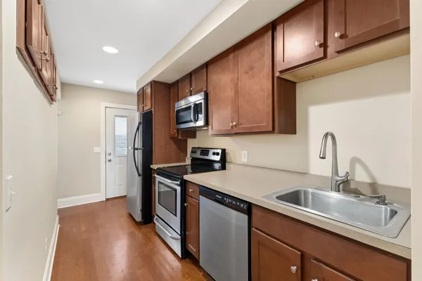 $300,000 | 2433 Youngman Avenue West, St. Paul, MN 55116