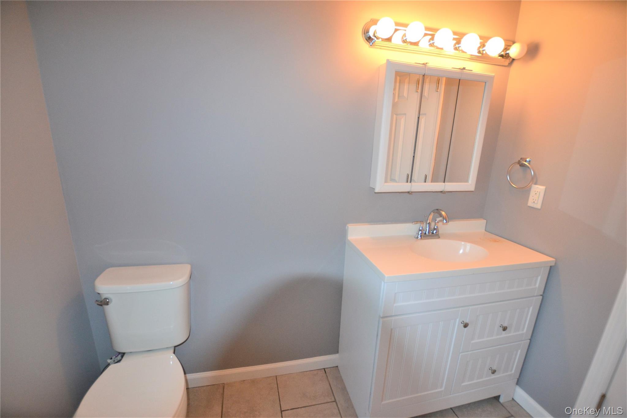 80 Depot Road, Unit B Westhampton Beach, NY 11978 - Photo 6 of 10 Gallery Image 6