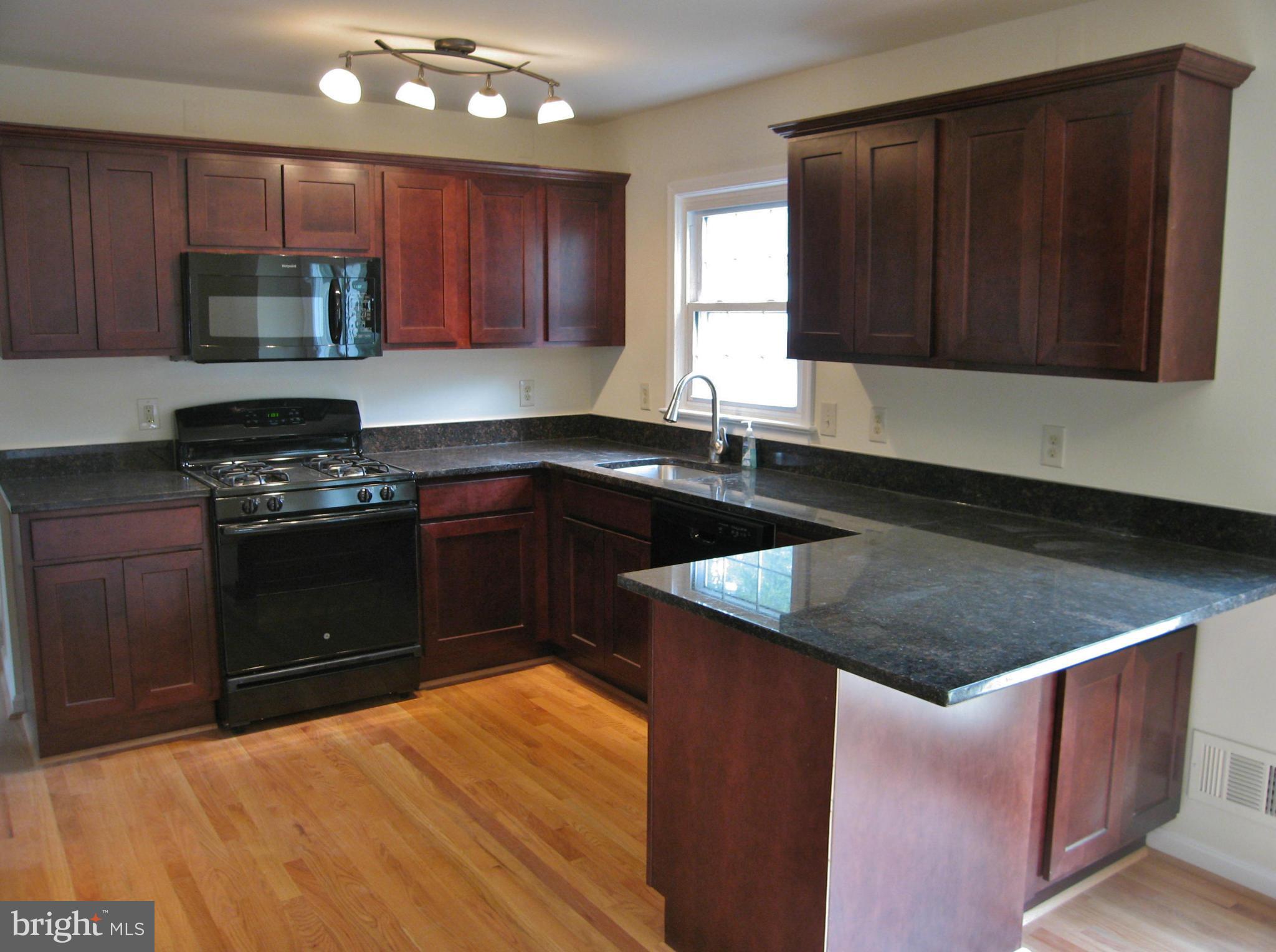 7623 Hayfield Road Alexandria, VA 22315 - Photo 2 of 22 Kitchen