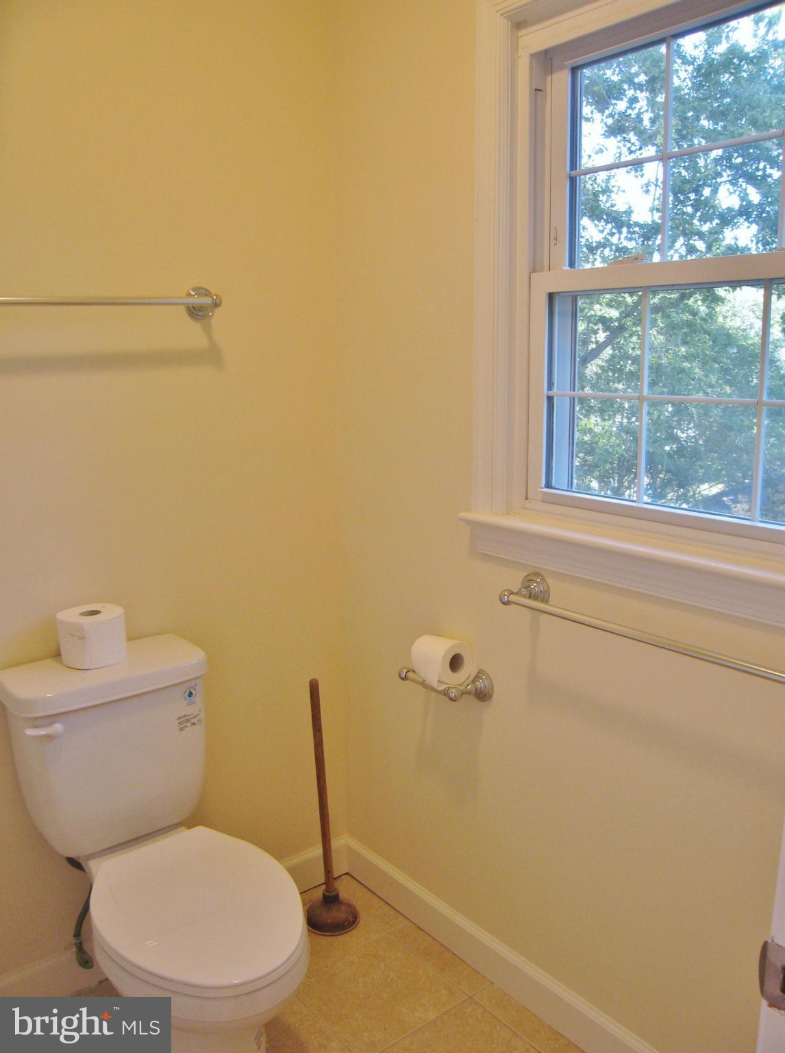 7623 Hayfield Road Alexandria, VA 22315 - Photo 17 of 22 Bath (Master)