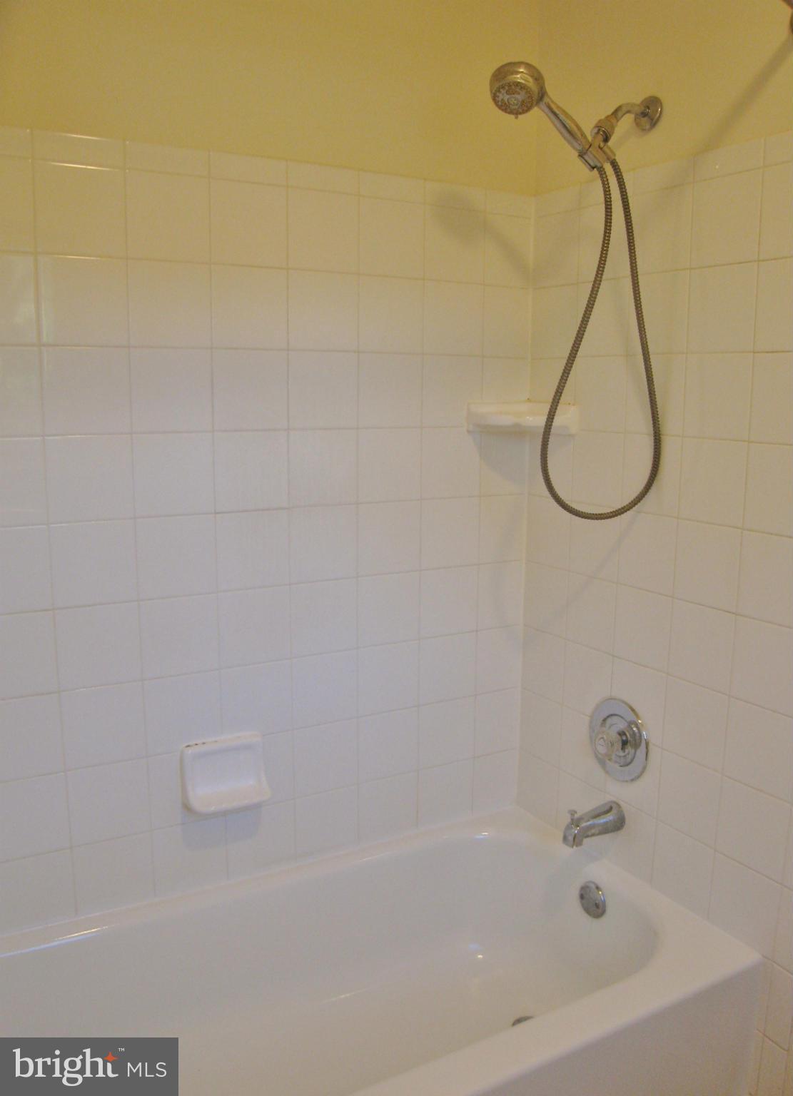 7623 Hayfield Road Alexandria, VA 22315 - Photo 18 of 22 Bath (Master)