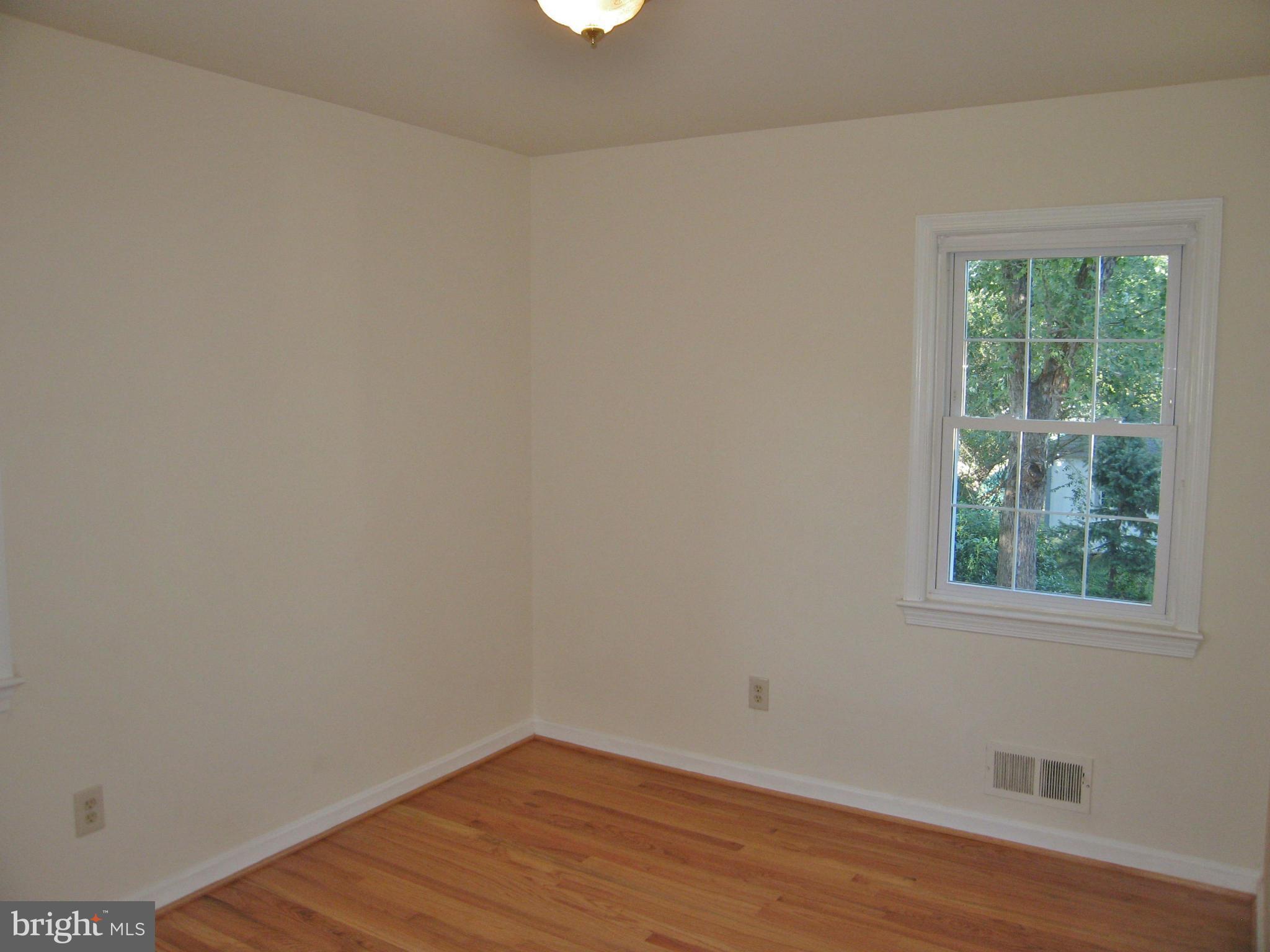 7623 Hayfield Road Alexandria, VA 22315 - Photo 8 of 22 Bedroom