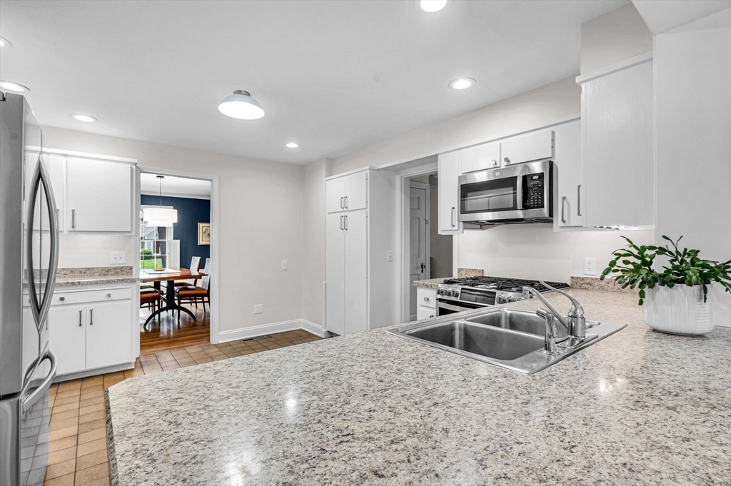 28 Brittany Road Longmeadow, MA 01106 - Photo 11 of 40