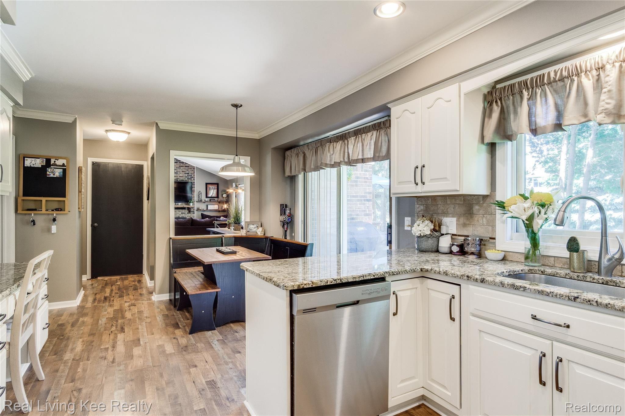 2786 Broadmoor Drive Rochester, MI 48309 - Photo 8 of 70 Interiors (16 of 45).jpg