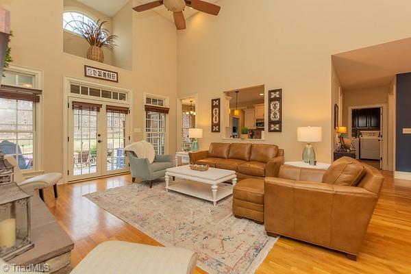 404 Pete Fritts Road Lexington, NC 27292 - Photo 13 of 50 Living Room
