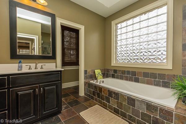 404 Pete Fritts Road Lexington, NC 27292 - Photo 33 of 50 Primary Bath