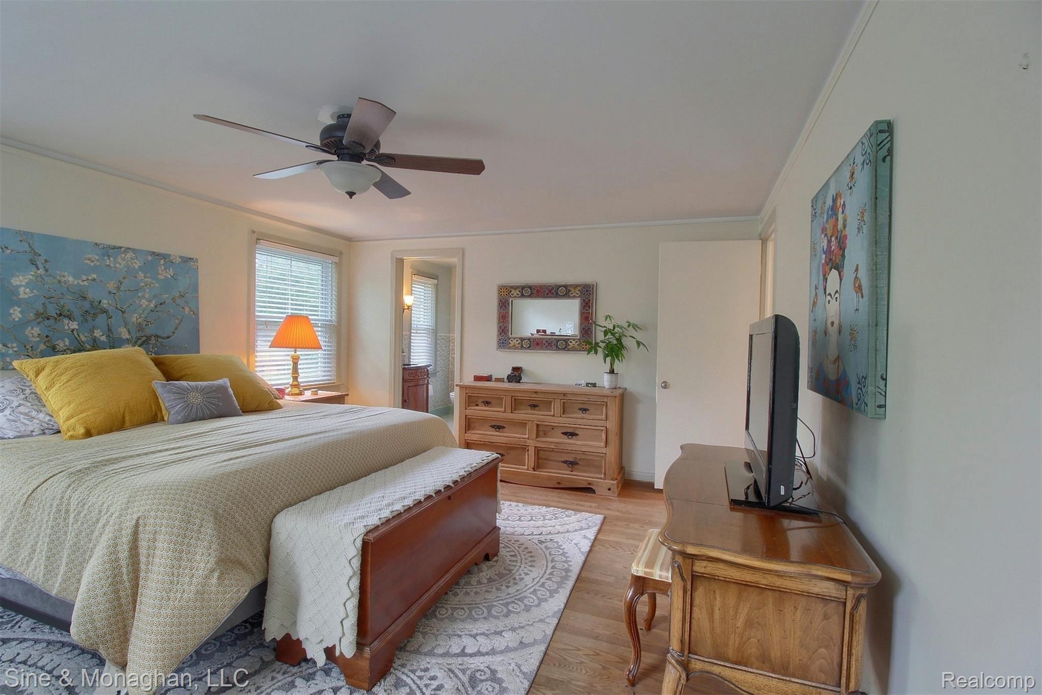1354 Whittier Road Grosse Pointe, MI 48230 - Photo 19 of 40 23-Master Bedroom 3rd View.jpg