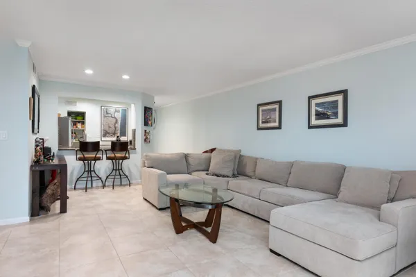 $4,500 | 961 South Ocean Drive, Unit 302, Deerfield Beach, FL 33441