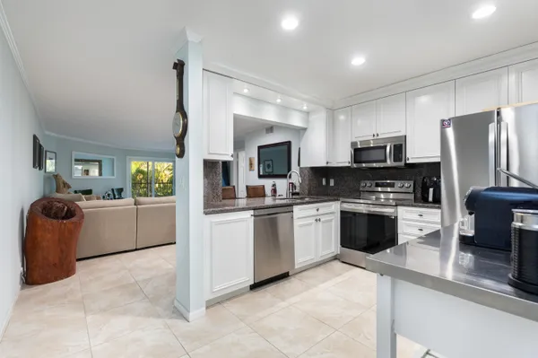 $4,500 | 961 South Ocean Drive, Unit 302, Deerfield Beach, FL 33441