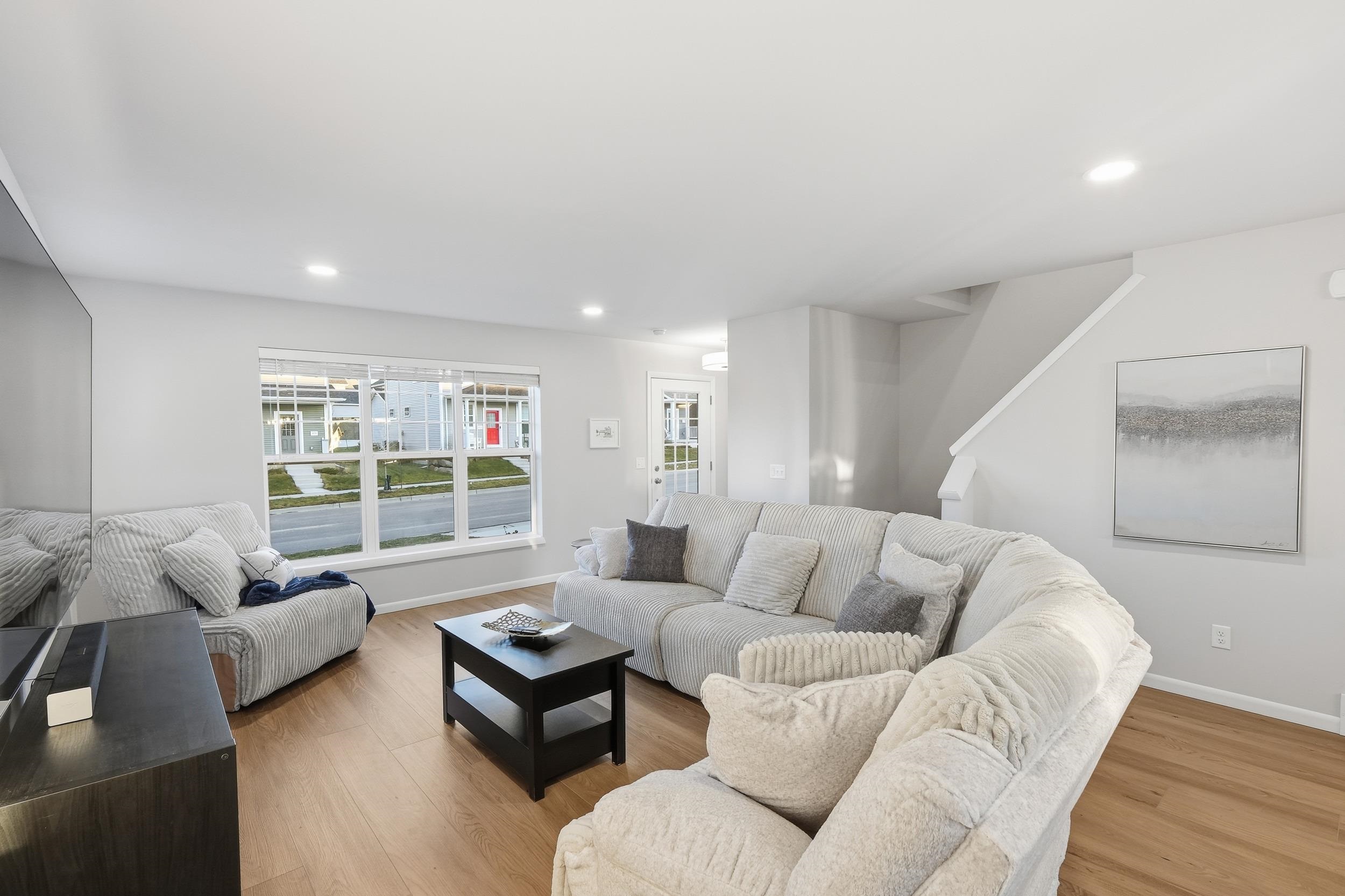 810 Blue Crane Verona, WI 53593 - Photo 4 of 38