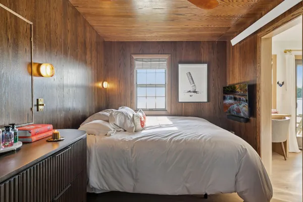 $4,995 | 5669 Hugo Road, St. Paul, MN 55110