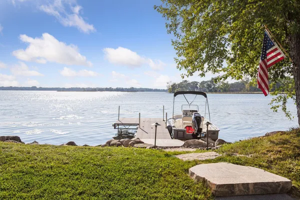 $4,995 | 5669 Hugo Road, St. Paul, MN 55110