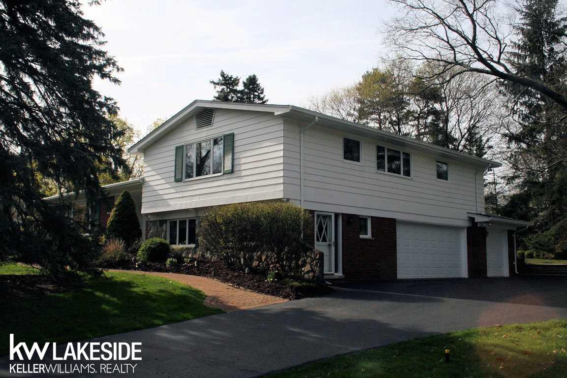 6106 Deguise Court Rochester, MI 48306 - Photo 7 of 54 31289438-6.JPG