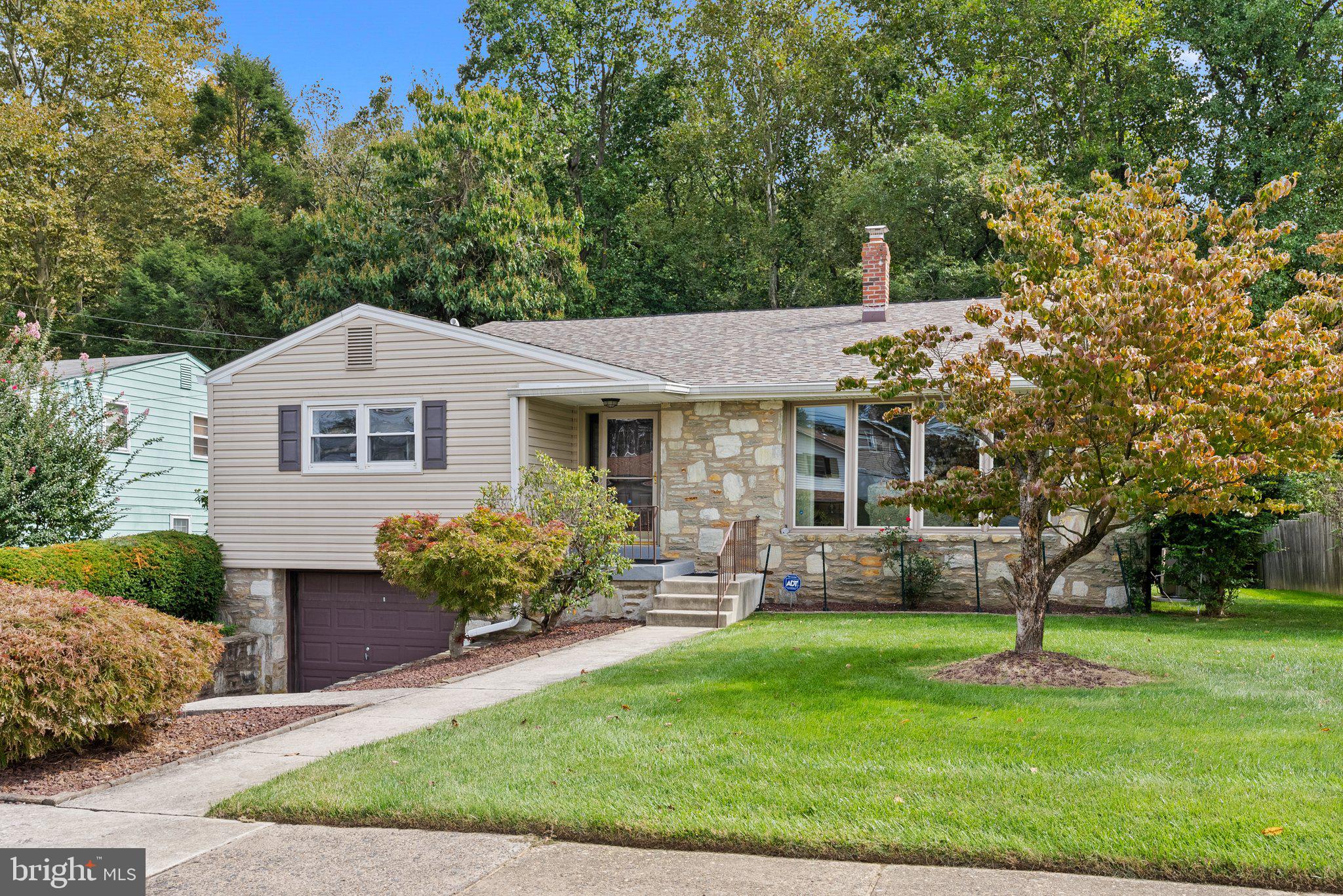 142 Greycourt Road Philadelphia, PA 19115 - Photo 2 of 23
