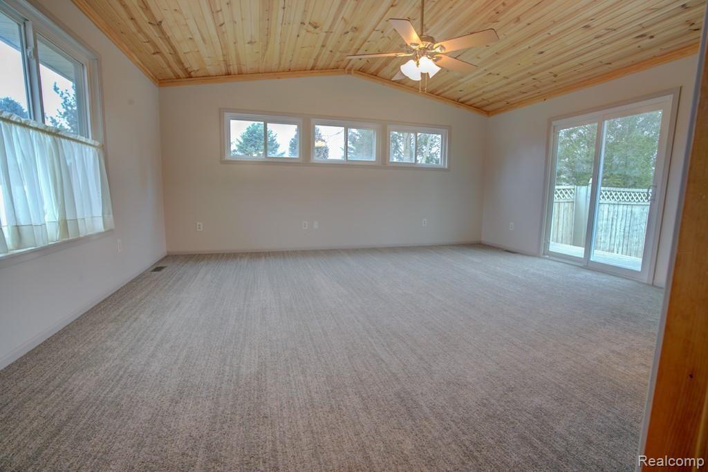 7247 North Nicholson Road Fowlerville, MI 48836 - Photo 9 of 18 DSC07196_7_8.jpg