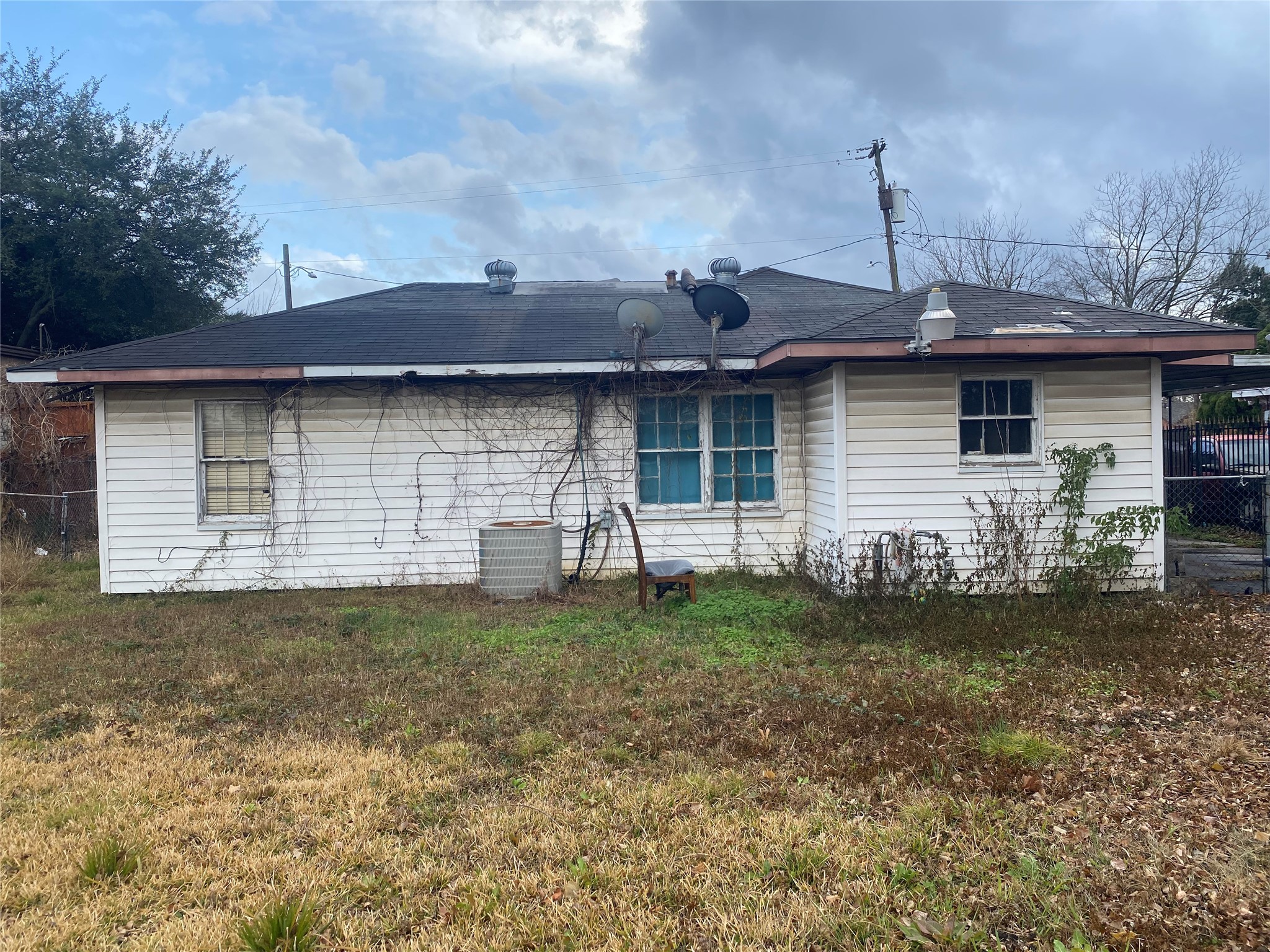 521 East Witcher Lane Houston, TX 77076 - Photo 5 of 5 a front view of a house with garden