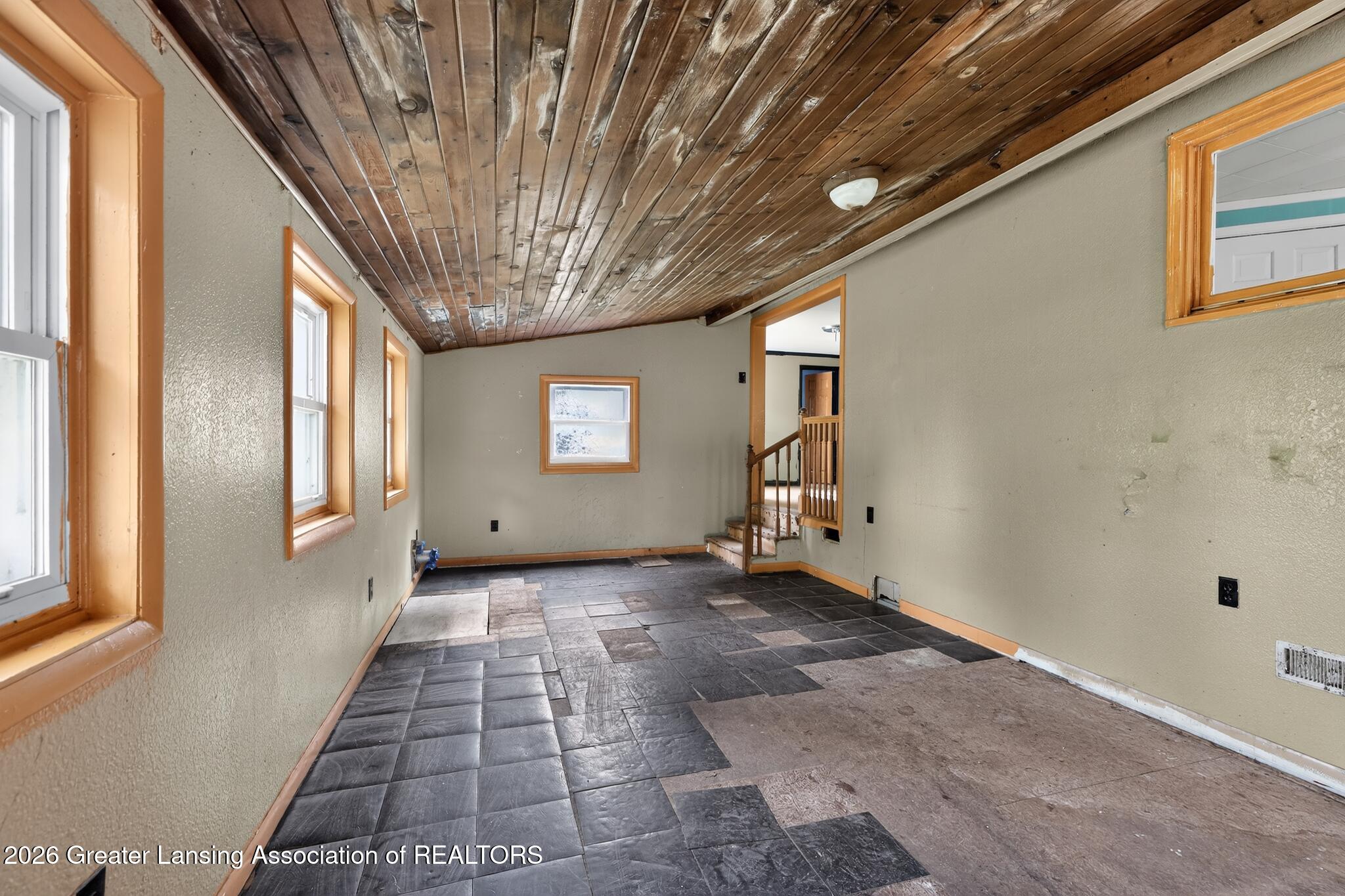 1600 Decamp Road Stockbridge, MI 49285 - Photo 5 of 30 Living Room