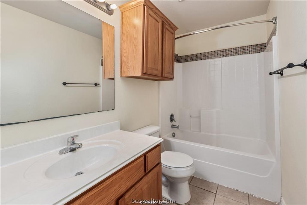 1001 Krenek Tap Road, Unit 2105 College Station, TX 77840 - Photo 18 of 24 Upstairs bathroom