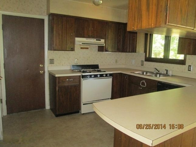 140 South Brooks Road Muskegon, MI 49442 - Photo 10 of 15 140 Brooks 9-25-14 (21)