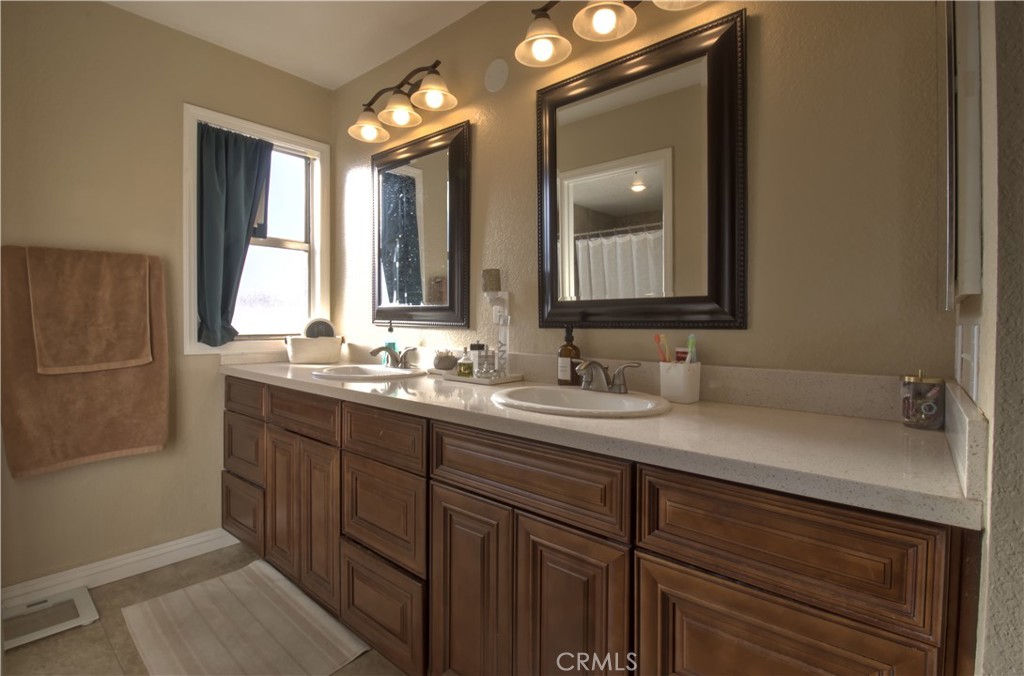 16429 Trelaney Road Fontana, CA 92337 - Photo 17 of 29 Gallery Image 17