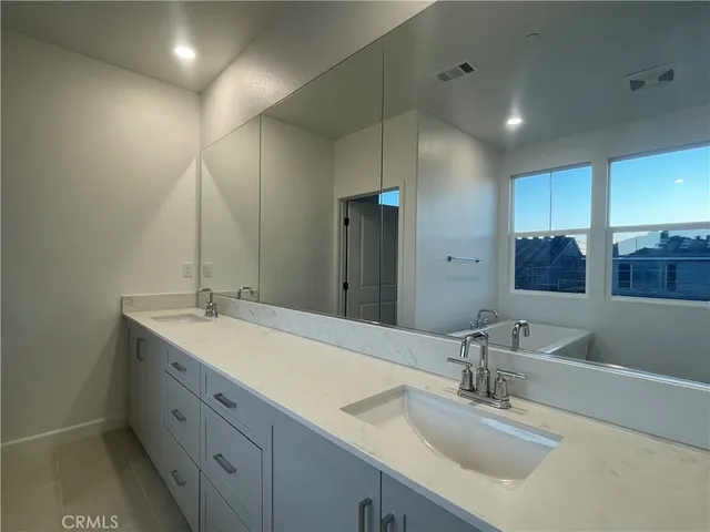 $4,600 | 115 Metz, Oceanside, CA 92057