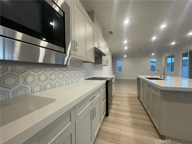 $4,600 | 115 Metz, Oceanside, CA 92057