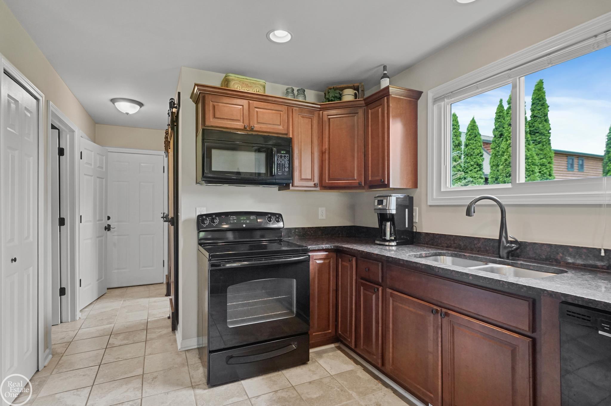65324 Wolcott Road Ray, MI 48096 - Photo 9 of 36