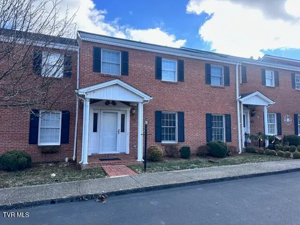 $284,500 | 2734 East Oakland Avenue, Unit D39, Johnson City, TN 37601