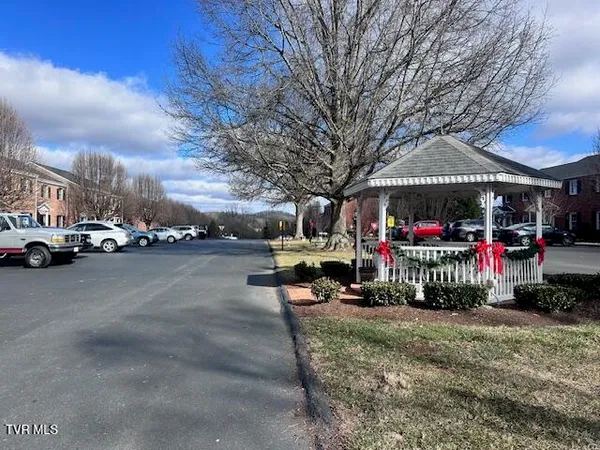 $284,500 | 2734 East Oakland Avenue, Unit D39, Johnson City, TN 37601