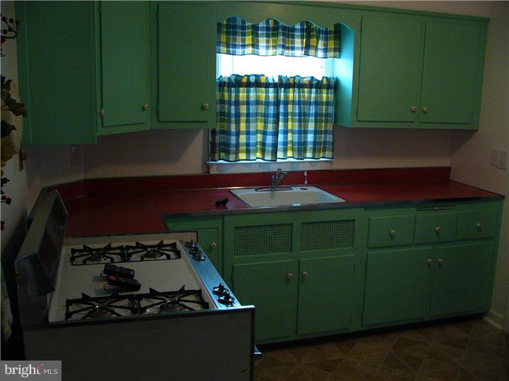 469 Thatcher Road Springfield, PA 19064 - Photo 8 of 13 Kitchen