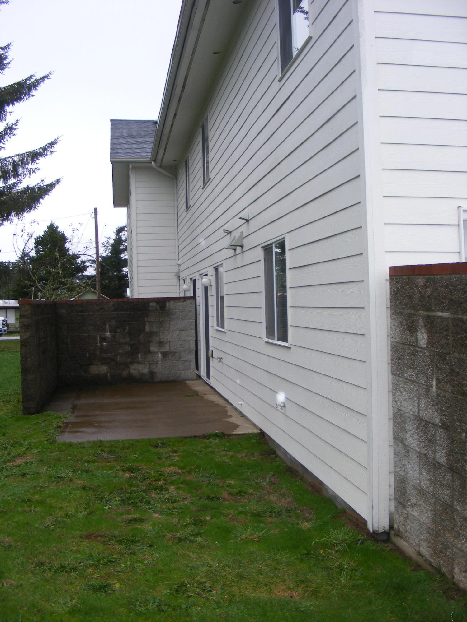 225 Southwest 30th Street Newport, OR 97366 - Photo 20 of 23 patio