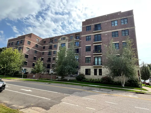 $3,050 | 370 Marshall Avenue, Unit 503, St. Paul, MN 55102