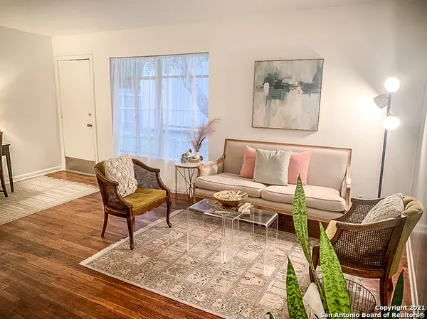 $1,475 | 902 Chevy Chase Drive, Unit 904, San Antonio, TX 78209