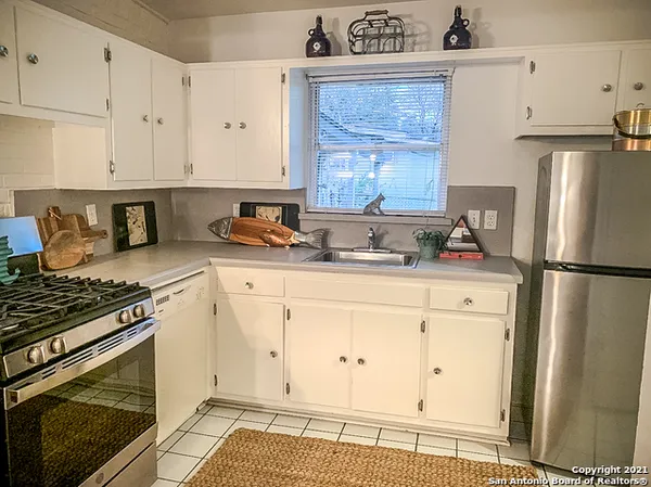 $1,475 | 902 Chevy Chase Drive, Unit 904, San Antonio, TX 78209