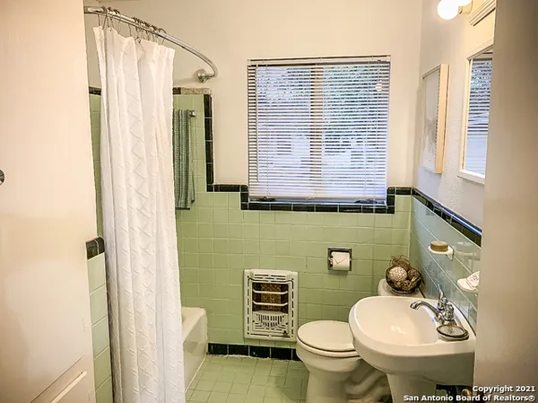 $1,475 | 902 Chevy Chase Drive, Unit 904, San Antonio, TX 78209