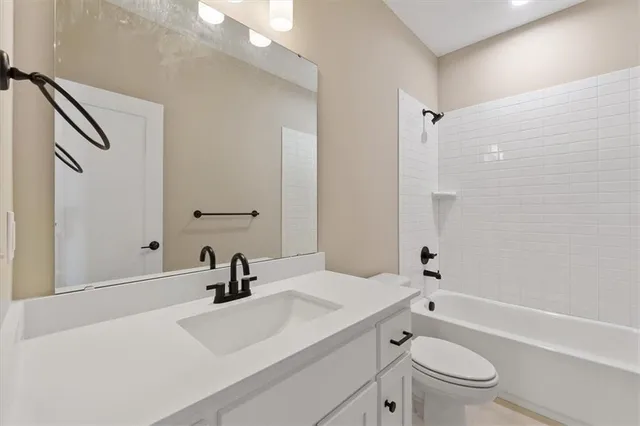 $395,000 | 24974 West 94th Place, Lenexa, KS 66227