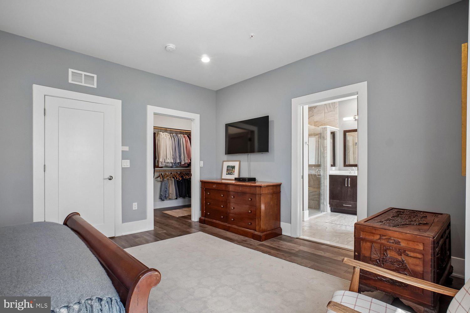 5344 Merriam Street Bethesda, MD 20814 - Photo 29 of 70 Primary Bedroom