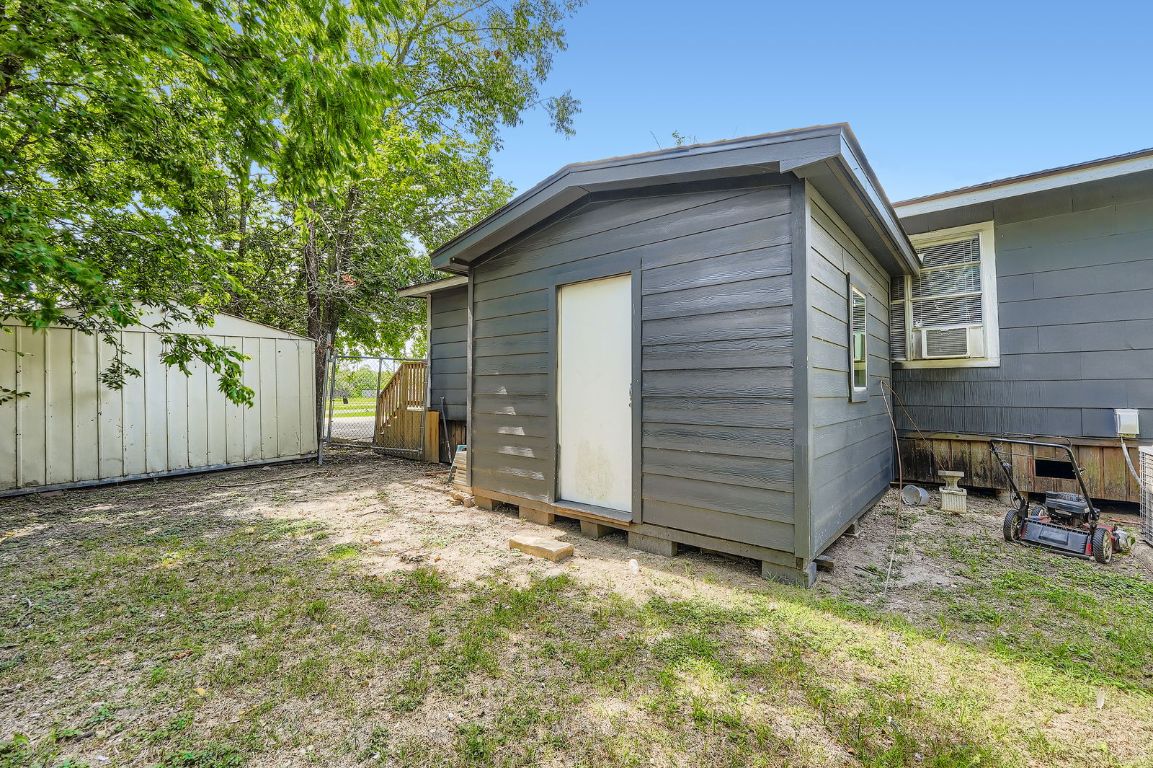700 Blanco Street Kyle, TX 78640 - Photo 27 of 29 a backyard of a house