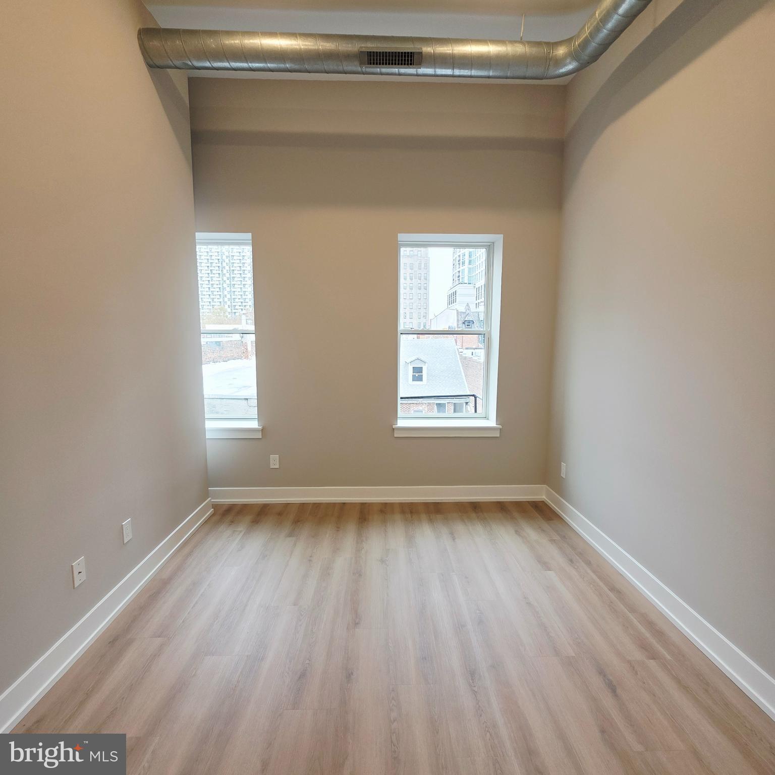 714 Chestnut Street, Unit 4 Philadelphia, PA 19106 - Photo 8 of 15 a view of an empty room and a window