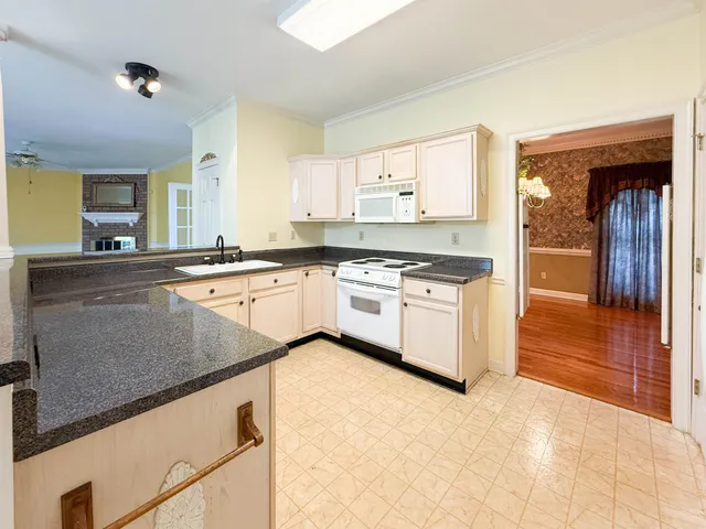 $319,900 | 9054 Chimneyrock Blvd., Cordova, TN 38016