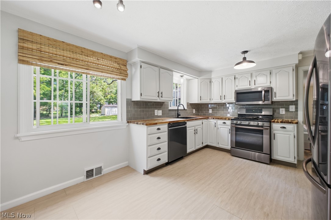 8021 Middlesex Road Mentor, OH 44060 - Photo 5 of 15