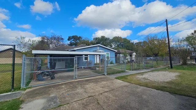 $1,690 | 4405 Alice Street, Houston, TX 77021
