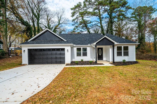 $255,000 | 113 10th Avenue Southeast, Hickory, NC 28602