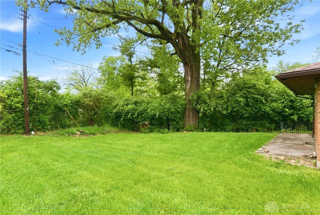 2439 Mayfair Road Dayton, OH 45405 - Photo 37 of 41 A spacious lawn provides ample outdoor living space, perfect for recreation and relaxation.