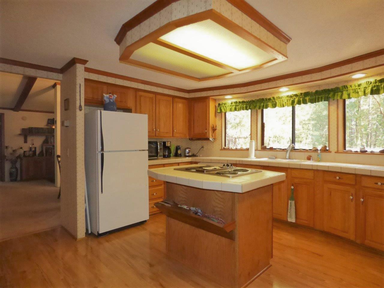 1500 Queens Branch Road Rogue River, OR 97537 - Photo 8 of 40 Kitchen 4 - Southern Oregon Homes