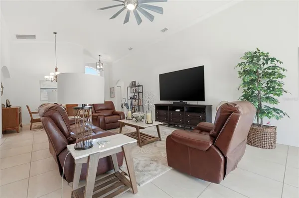 $374,000 | 1033 Sawgrass Drive, Winter Haven, FL 33859