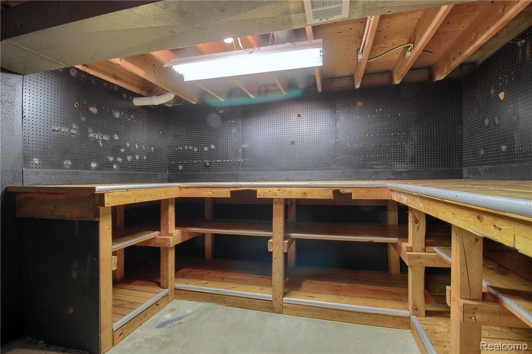 5180 Westview Road Clarkston, MI 48346 - Photo 23 of 32 Lower_Level_Workroom.jpg